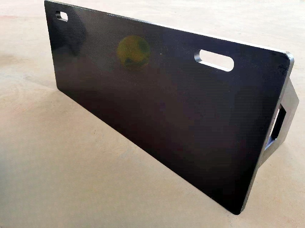 黑色镜面足球反弹板